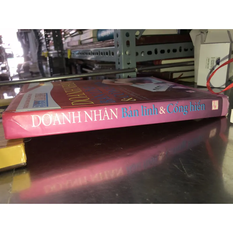 Doanh nhân bản lĩnh & cống hiến  1010089
