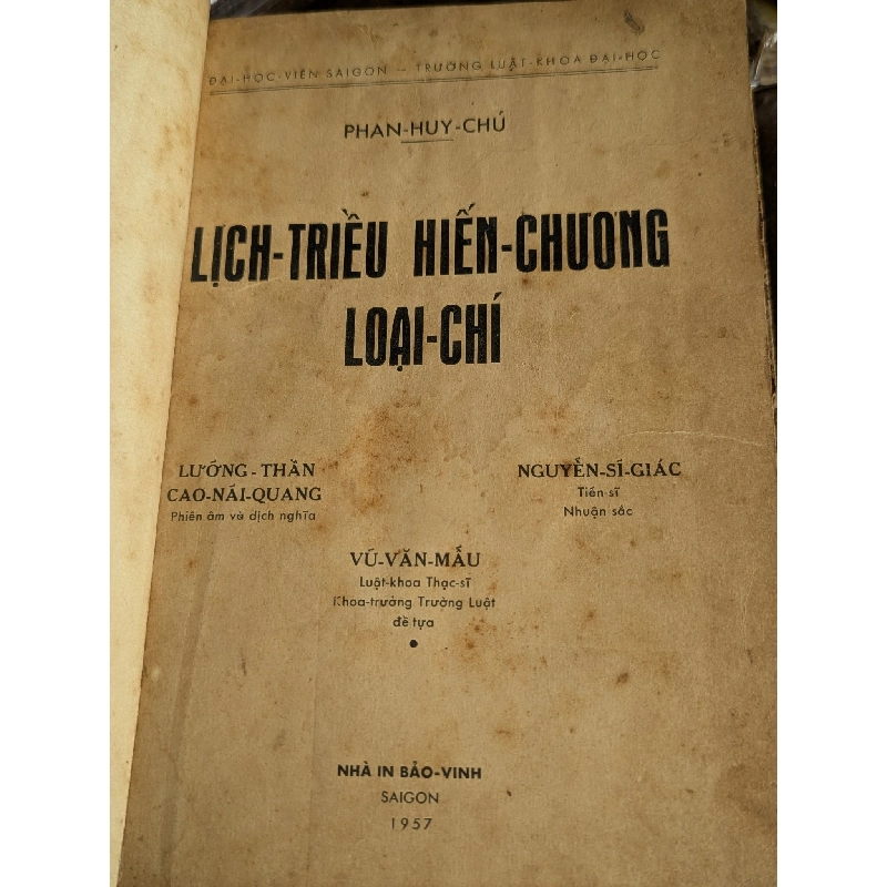Lịch triều hiến chương loại chí - Phan Huy Chú ( bản bìa cứng ) 127081