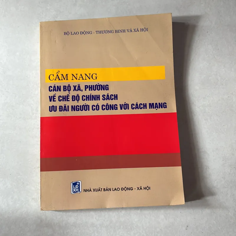 Cẩm nang cán bộ xã, phường về chế độ chính sách ưu đãi người có công với cách mạng 727867