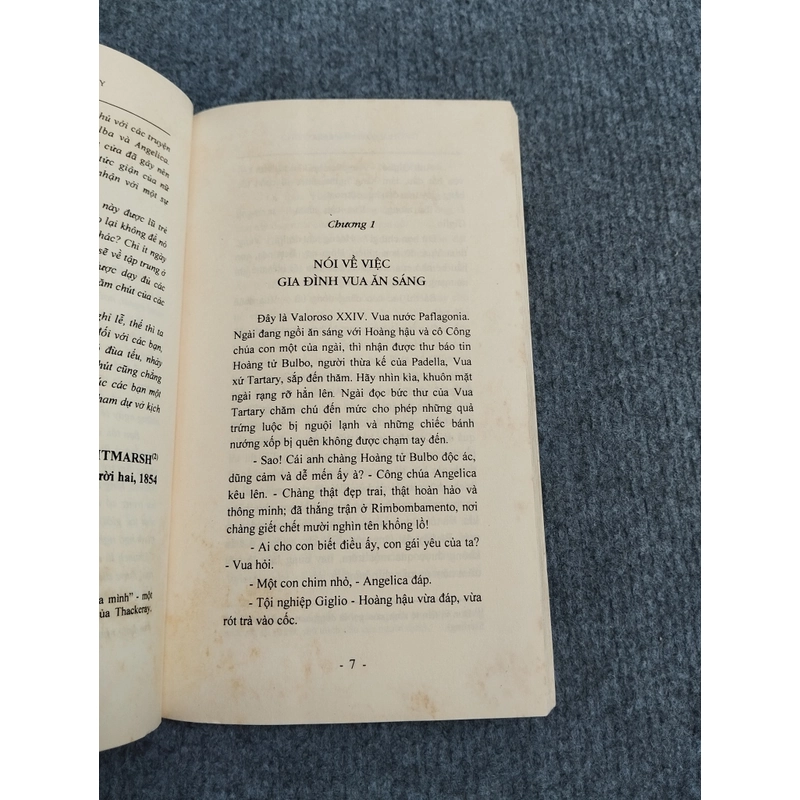 CHIẾC NHẪN VÀ BÔNG HỒNG - WILLIAM THACKERAY 478632
