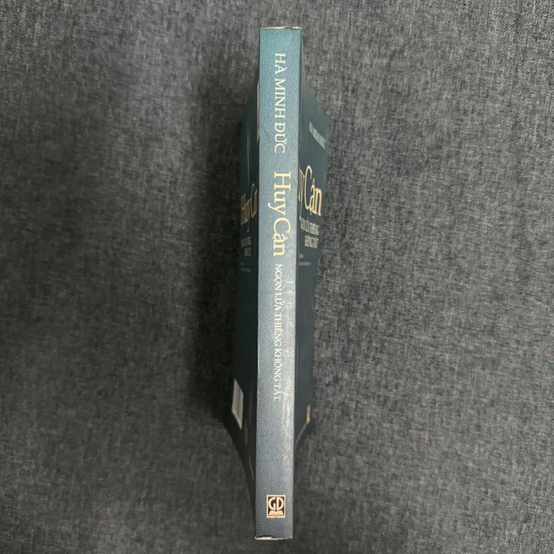 Huy Cận: Ngọn lửa thiêng không tắt - Hà Minh Đức 925470