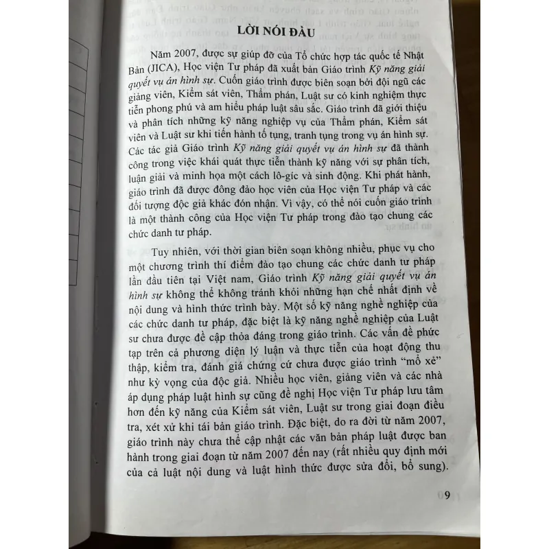 [luật - chính trị] Luật sư Kỹ năng giải quyết vụ án hình sự 763626