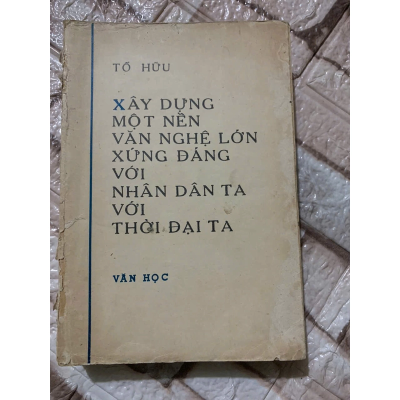 Tố Hữu- Xây dựng một nền văn nghệ lớn xứng với nhân dân, xứng với thời đại ta 539696