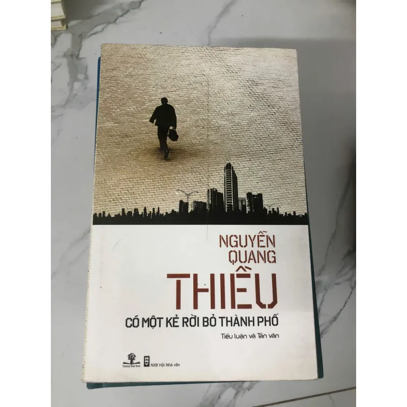 Có một kẻ rời bỏ thành phố - Nguyễn Quang Thiều 762699