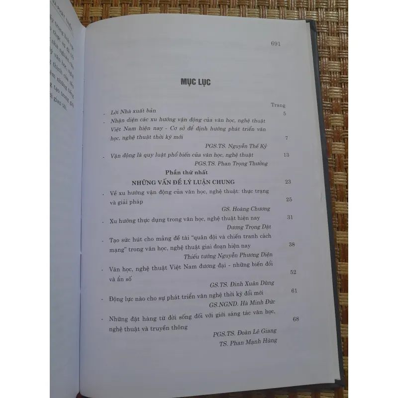 NHẬN DIỆN CÁC XU HƯỚNG VẬN ĐỘNG VÀ PHÁT TRIỂN CỦA VĂN HỌC NGHỆ THUẬT... 778210