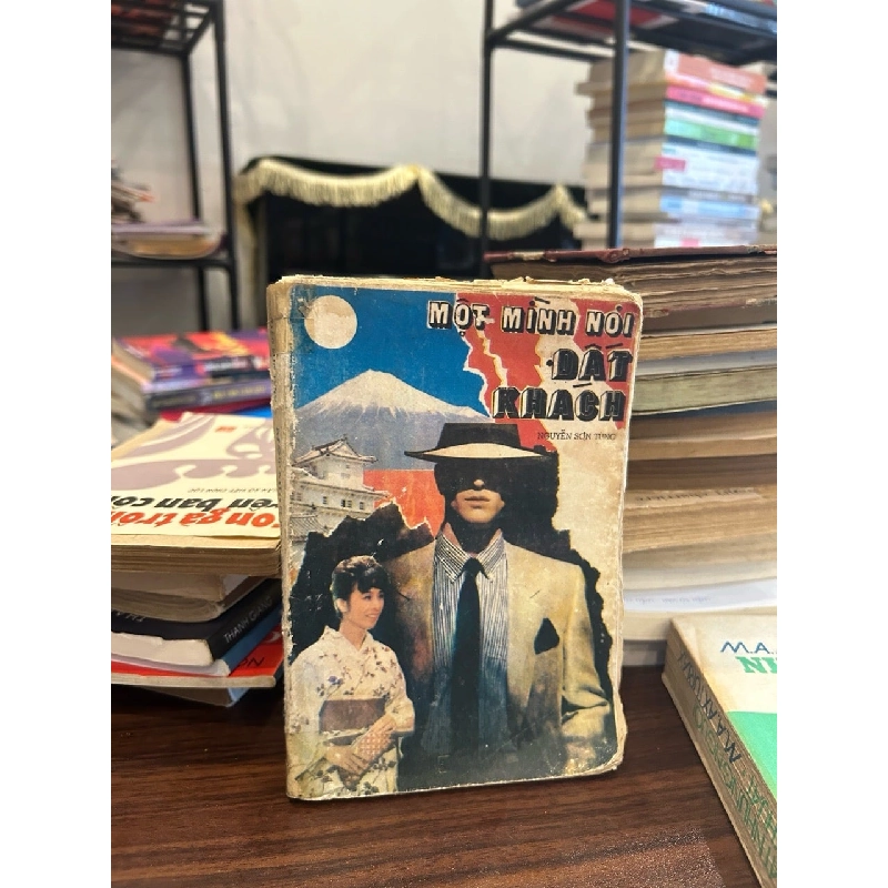 Một mình nơi đất khách- Nguyễn Sơn Tùng 930761