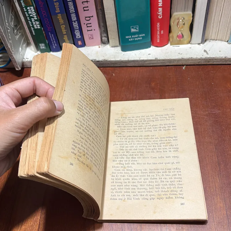 [Sách 7x] - II Tiểu thuyết: Đất Mặn (Quyển 2) - Chu Văn - 1977 797563