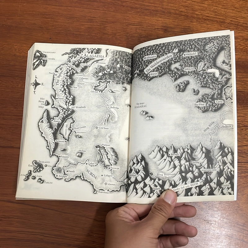 II Tựa sách: ERAGON _ Cậu Bé Cưỡi Rồng (Tập I) - CHRISTOPHER PAOLINI - 2010 497160