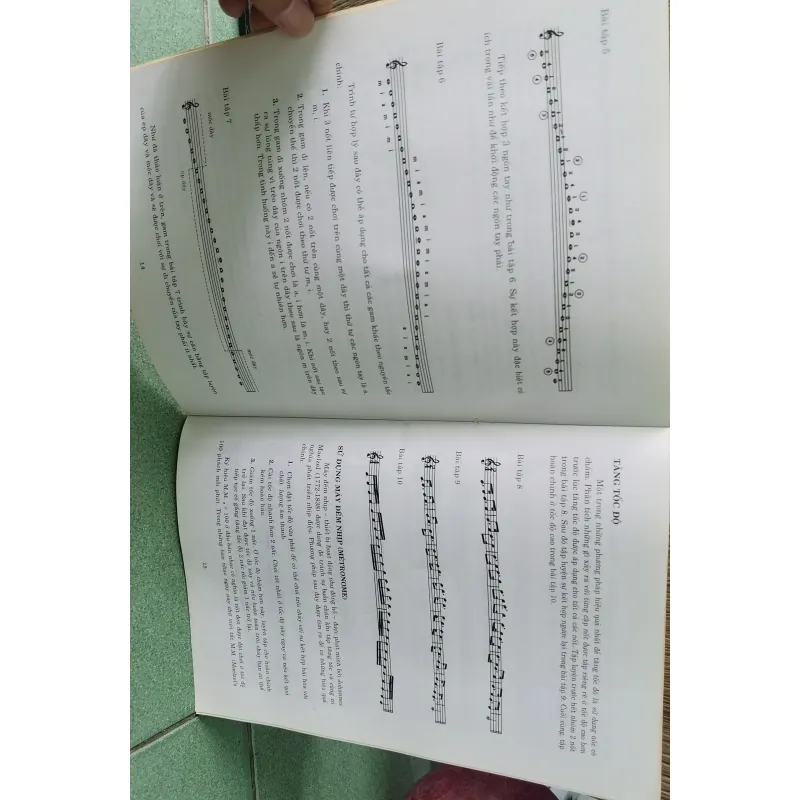 [Học đàn guitar căn bản] Tự học đàn guitar solo tập 2 - Frederick M. Noad  1021216