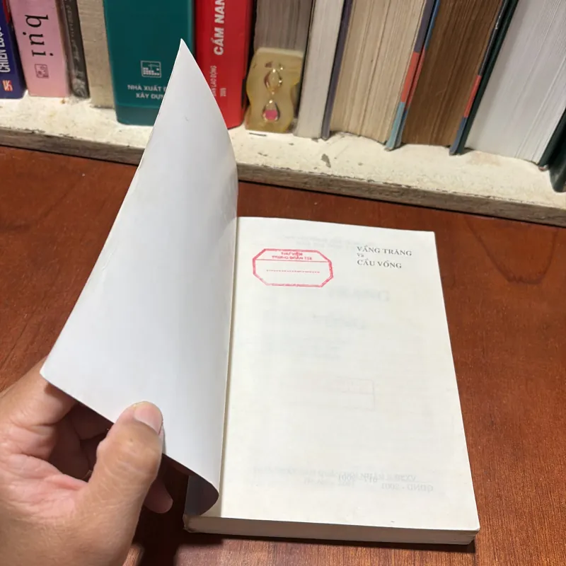 II Tập Truyện Ngắn Châu Mỹ La Tinh: Vầng Trăng Cầu Vồng - Nguyễn Trung Đức (Dịch) - 2001 786571