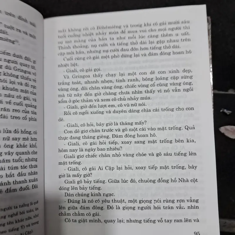 Thằng gù nhà thờ đức bà- victo huygo 1000522