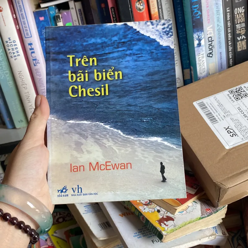 Trên bãi biển Chesil" của tác giả Ian McEwan 996457