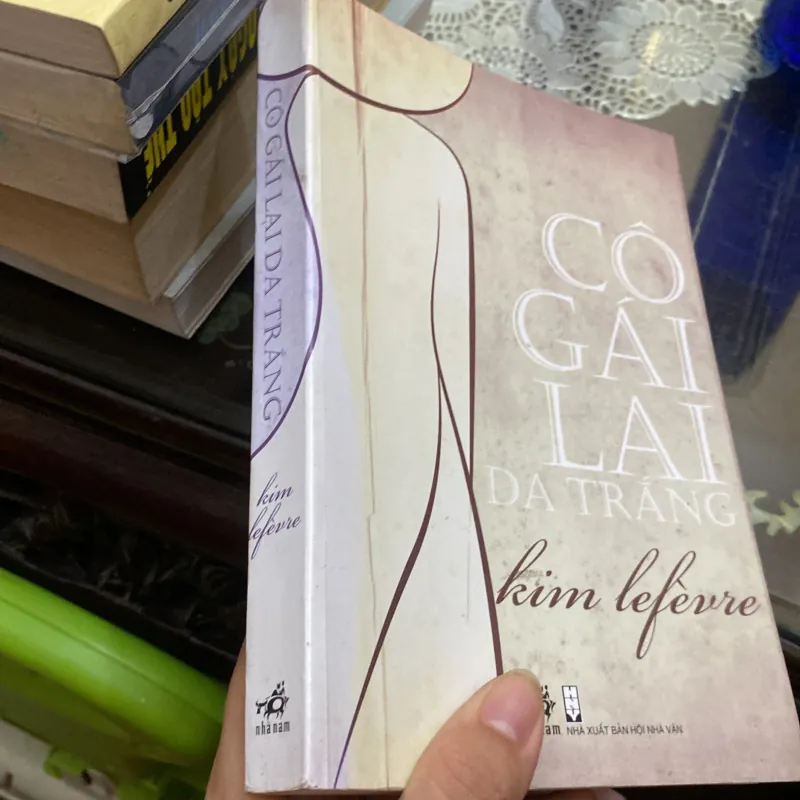 CÔ GÁI LAI DA TRẮNG - KIM LEFEVRE 974540