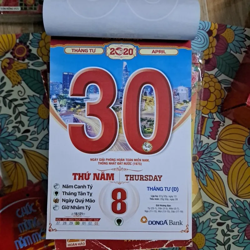 Tờ lịch năm 2020 kỷ niệm mọi cột mốc quan trọng 1097560