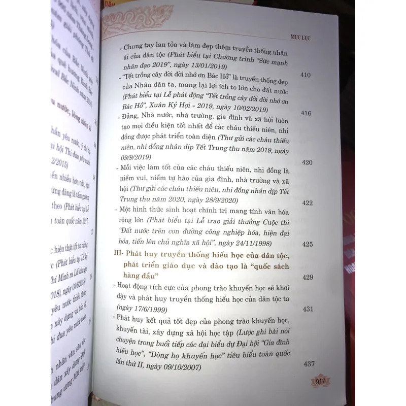 Xây dựng và phát triển nền văn hóa Việt Nam tiên tiến, đậm đà bản sắc dân tộc 704316