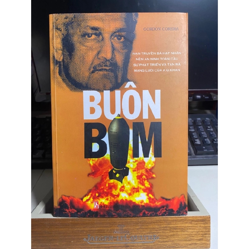 Buôn Bom- Gordon Corera -NXB Văn Hoá Thông Tin -2010 -A.Q.Khan là ông trùm buôn bán hạt nhân chợ đen quốc tế về công nghệ hạt nhân,mà theo mô tả của cựu giám đốc CIA thì “nguy hiểm ít nhất ngang Osama bin Laden”. STB1114 Blogmeo 27525 464563