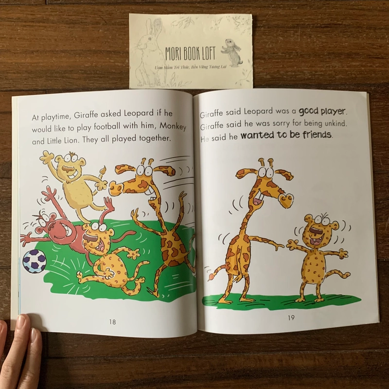 Sách ngoại văn Giraffe Is Left Out, Used 538149