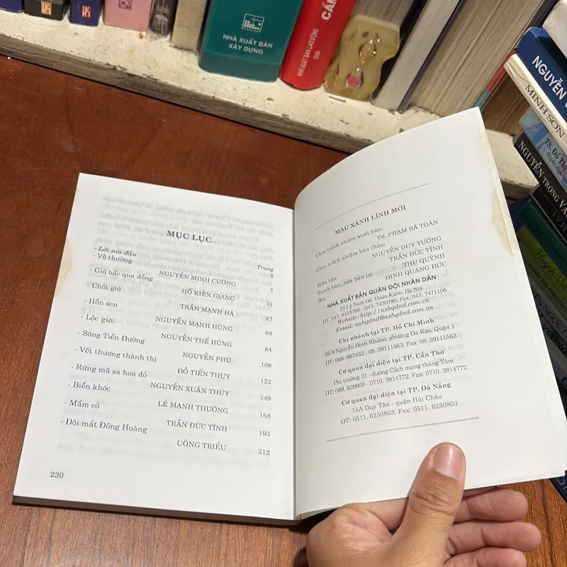 II Tập Truyện Ngắn: Màu Xanh Lính Mới - Nhiều Tác Giả - 2012 786205