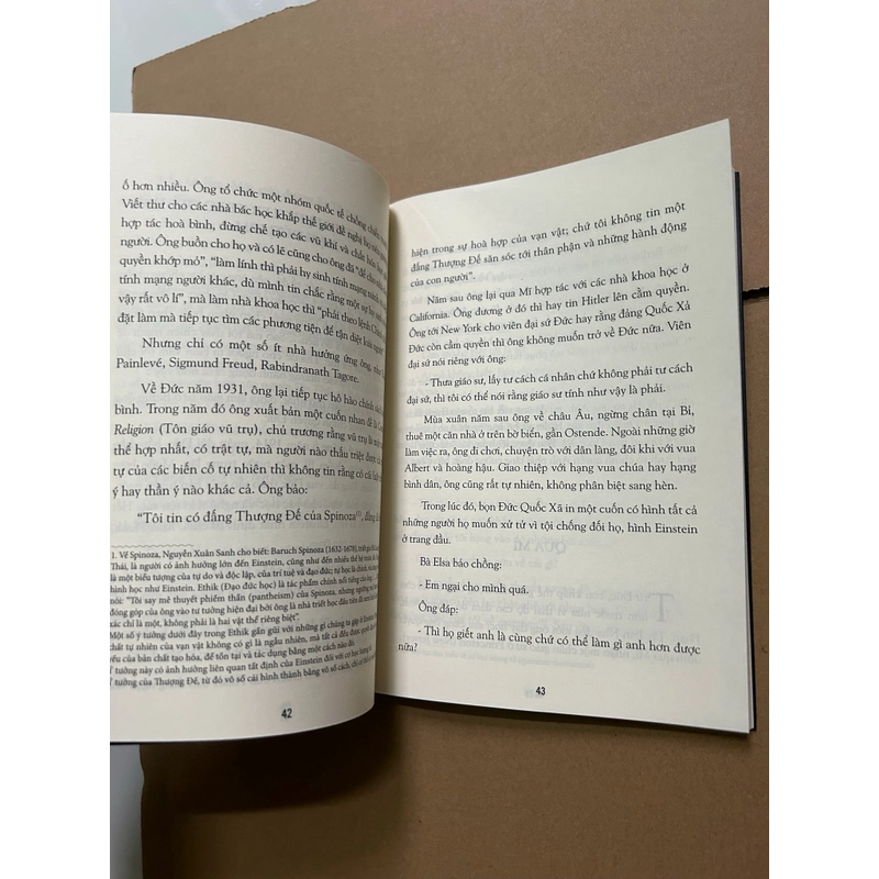 Einstein Đời sống & tư tưởng 547373