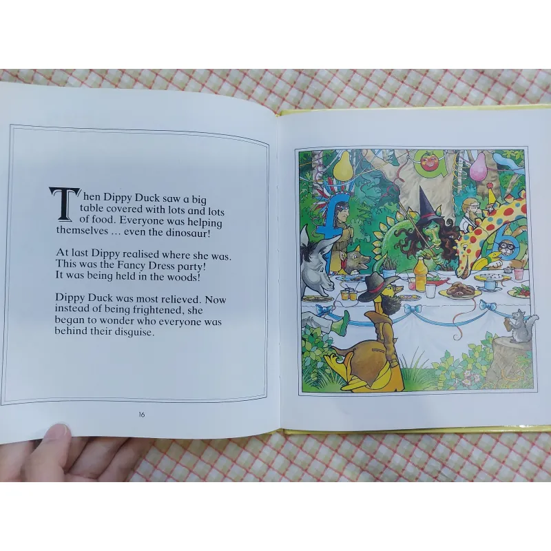 PICTURE BOOK Dippy Duck Dresses Up - BÌA CỨNG 782486