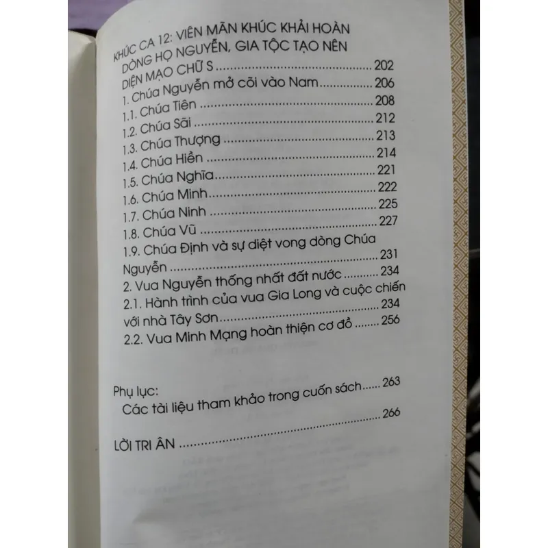 Sử Việt - 12 khúc tráng ca" của tác giả Dũng Phan. 695797