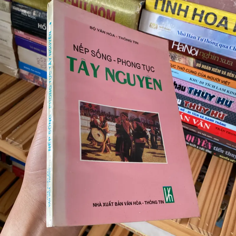 NẾP SỐNG - PHONG TỤC TÂY NGUYÊN (XB 1995) 760369