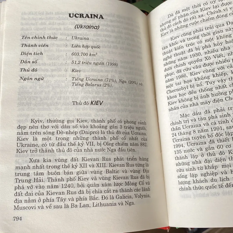 NHỮNG THÀNH PHỐ NỔI TIẾNG THẾ GIỚI,bìa cứng (xb 2001) 697954