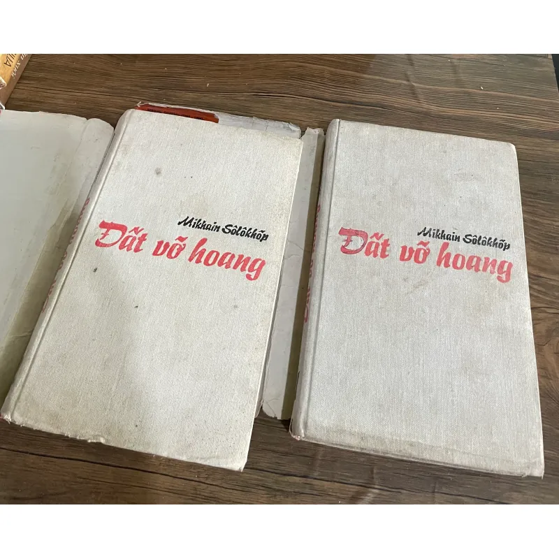 ĐẤT VỠ HOANG - NXB CẦU VỒNG 573079