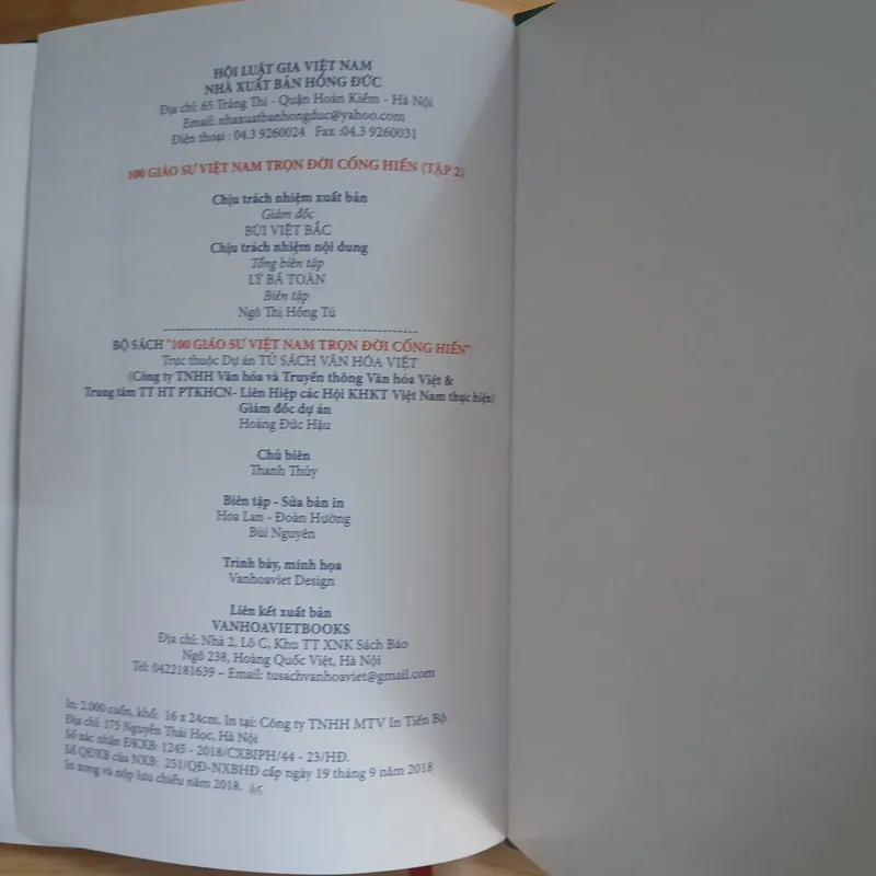 100 Giáo Sư Việt Nam Trọn Đời Cống Hiến (Tập 2) 723305
