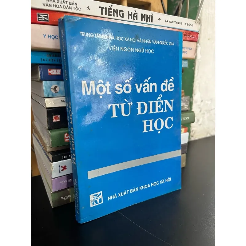 Một số vấn đề từ điển học 715094