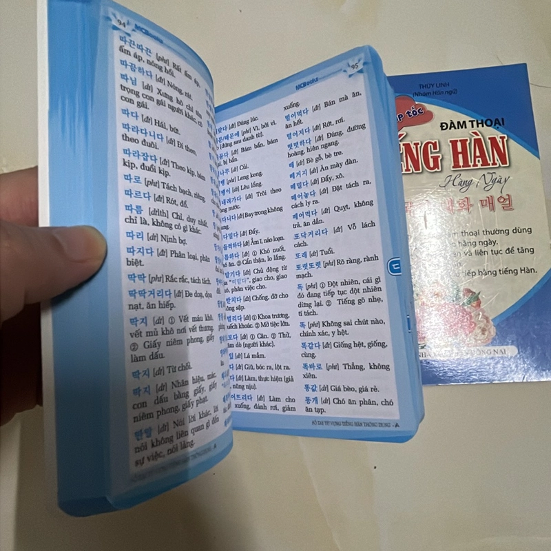 2 sách tiếng Hàn: Sổ tay từ vựng thông dụng tiếng Hàn A + Đàm thoại tiếng Hàn cấp tốc 302589