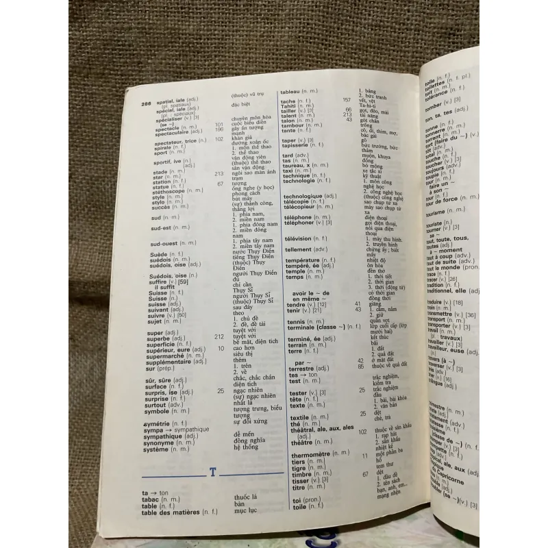 Tiếng Pháp 11, khổ lớn Nha xuat ban Giao duc HATIER / D Didier 1995 799343