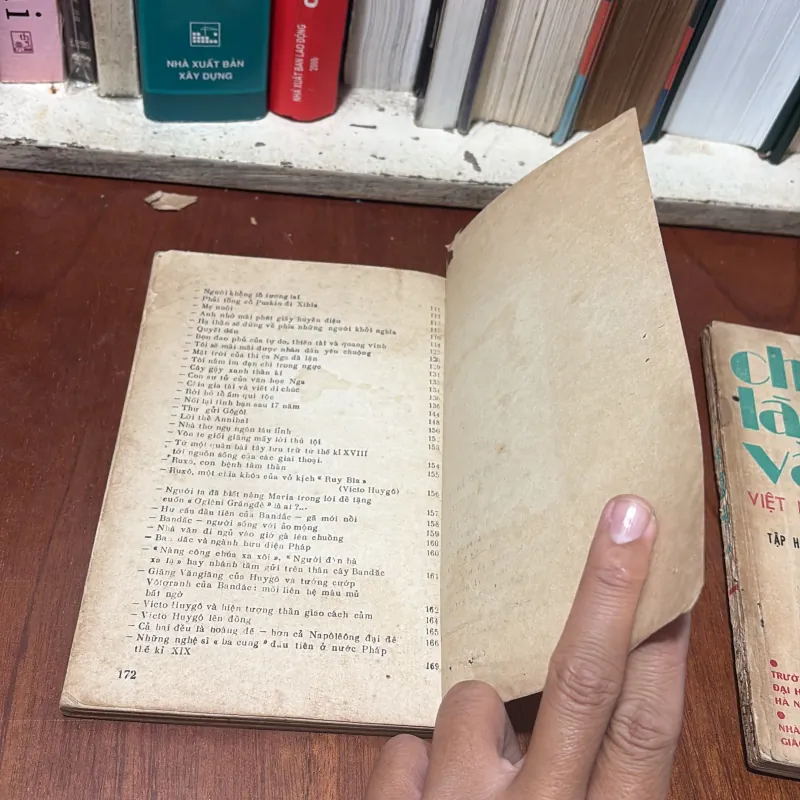 II Văn Học Việt Nam: Chuyện Làng Văn _ Việt Nam Và Thế Giới (2 Tập) - 1987 752314