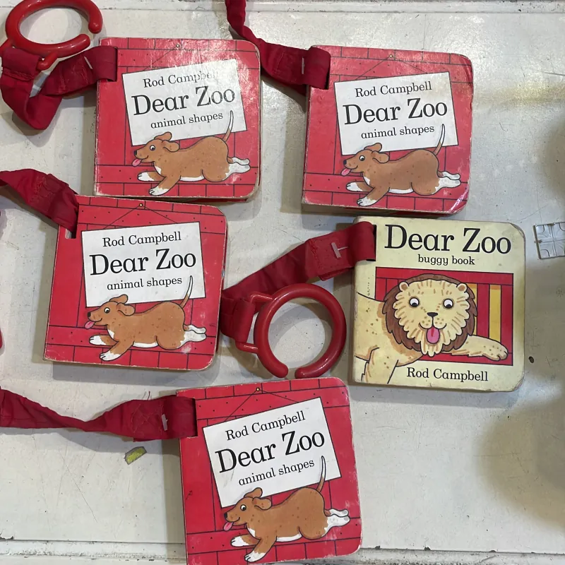 Ngoại văn : Rod Campbell : DEAR ZOO : animal shapes & buggy book ( chọn 1 quyển )  1027456