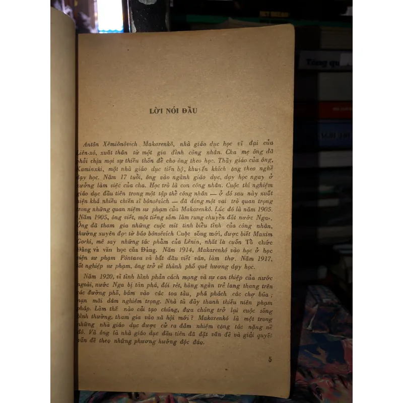 Bài ca sư phạm tập l - A.X. Makarenkô 975912