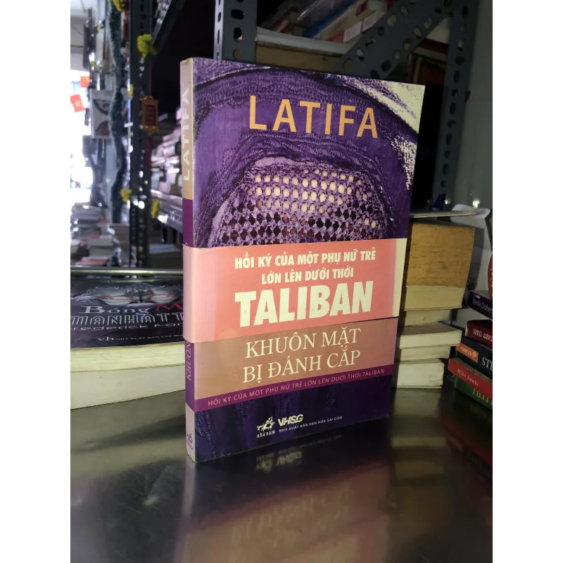 Khuôn mặt bị đánh cắp - Latifa 1021760