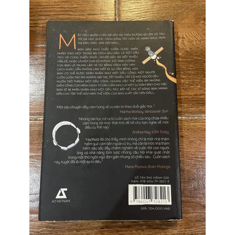 Sổ tay phi hành gia - Chris Hadfield (k4) 697800