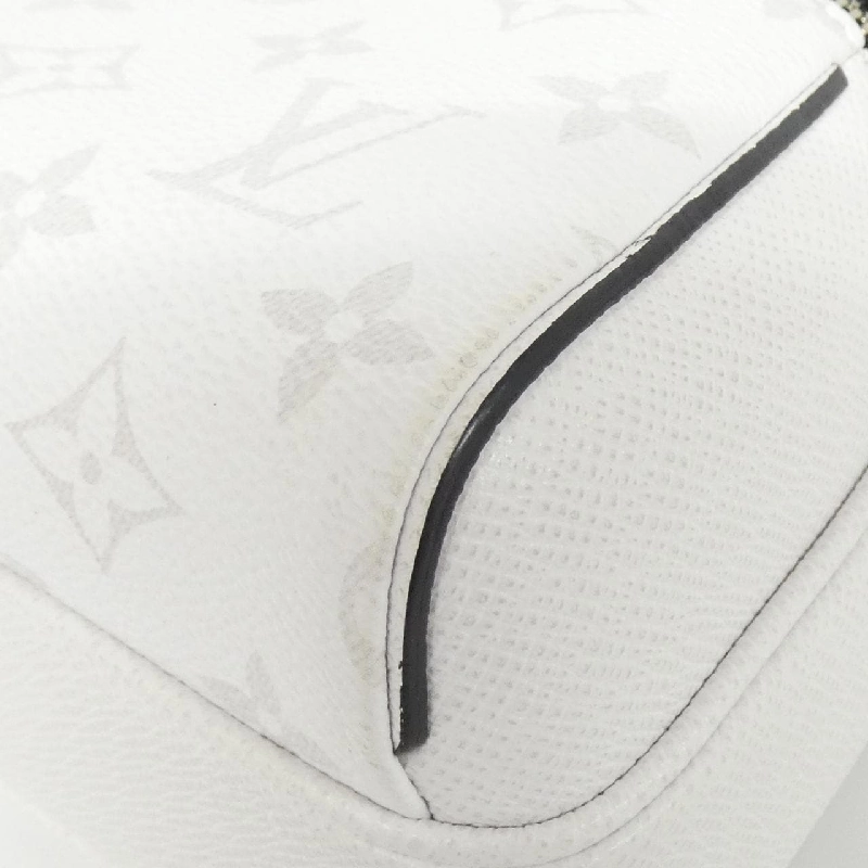 Túi đeo chéo ngoài trời Louis Vuitton Taiga Lama M30873 610745