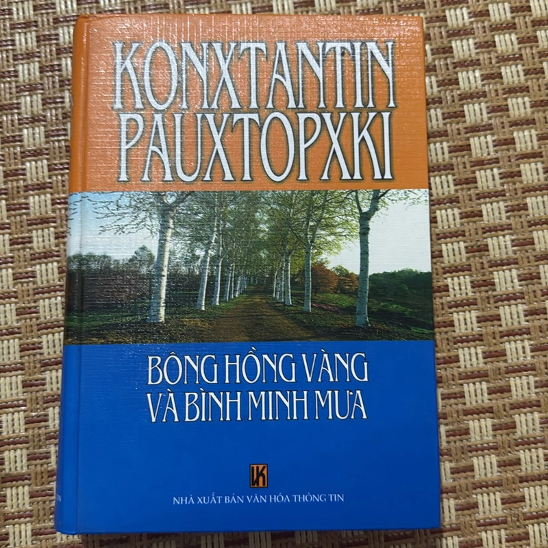 Bông hồng vàng và bình minh mưa - Kinxtantin Pauxtopxki 524443