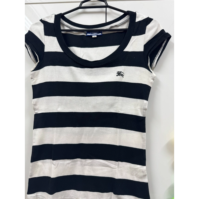 Áo thun buberry size 38, còn đẹp 502394