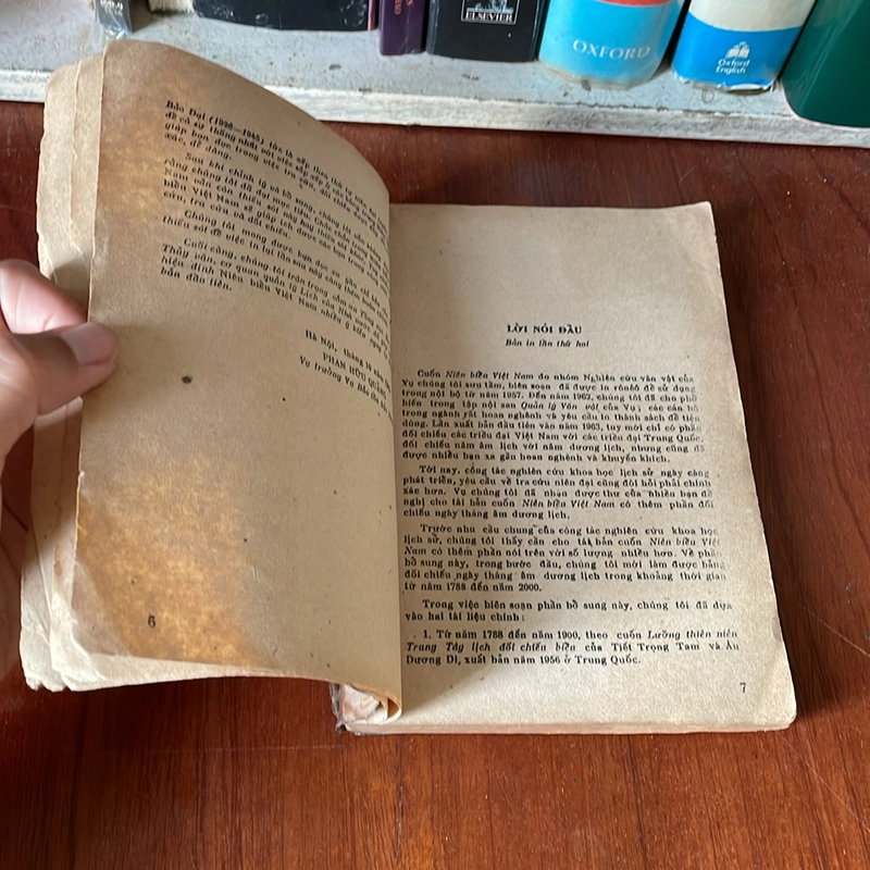 [Sách Xưa] - II Tựa sách: Niên Biểu Việt Nam - Vụ Bảo Tồn Bảo Tàng - 1984 526167