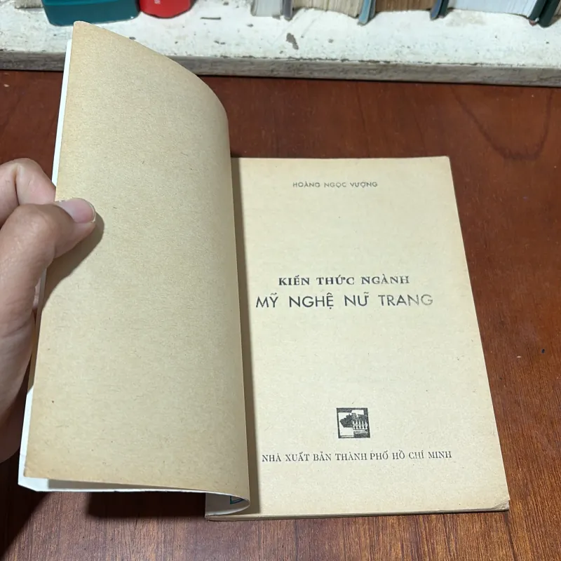 II Nữ Trang: Kiến Thức Mỹ Nghệ Nữ Trang (Kỹ Thuật Cần Hột) - Hoàng Ngọc Vượng - 1989 751389