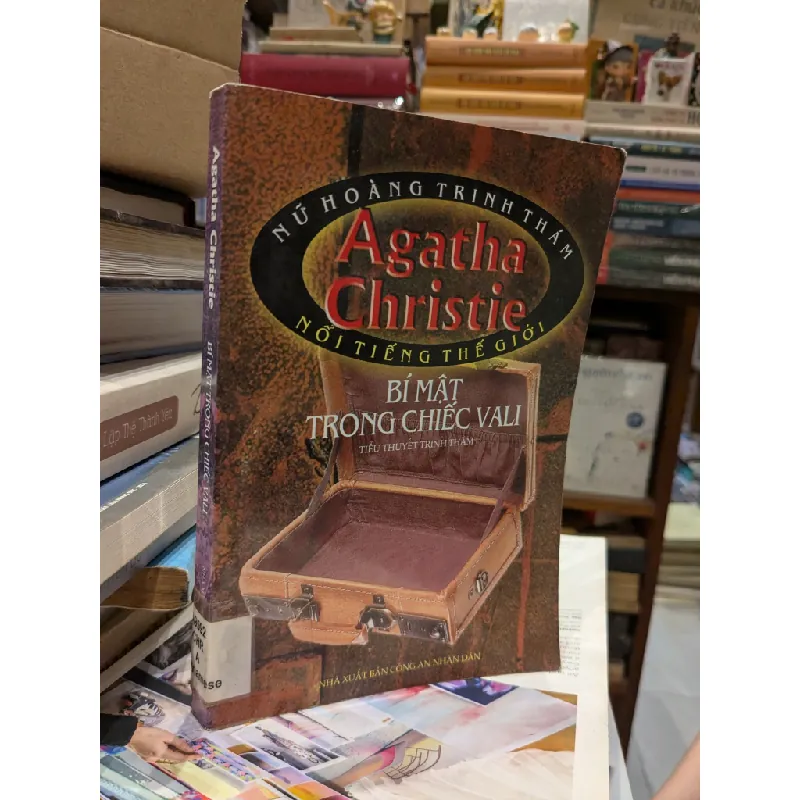 Bí mật trong chiếc vali - Agatha Christie 629729