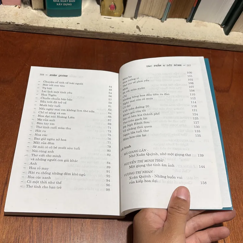 Tác Phẩm Và Lời Bình (Tác Phẩm Văn Học Trong Nhà Trường) - Nguyễn Tuân, Xuân Quỳnh - 2011 907584