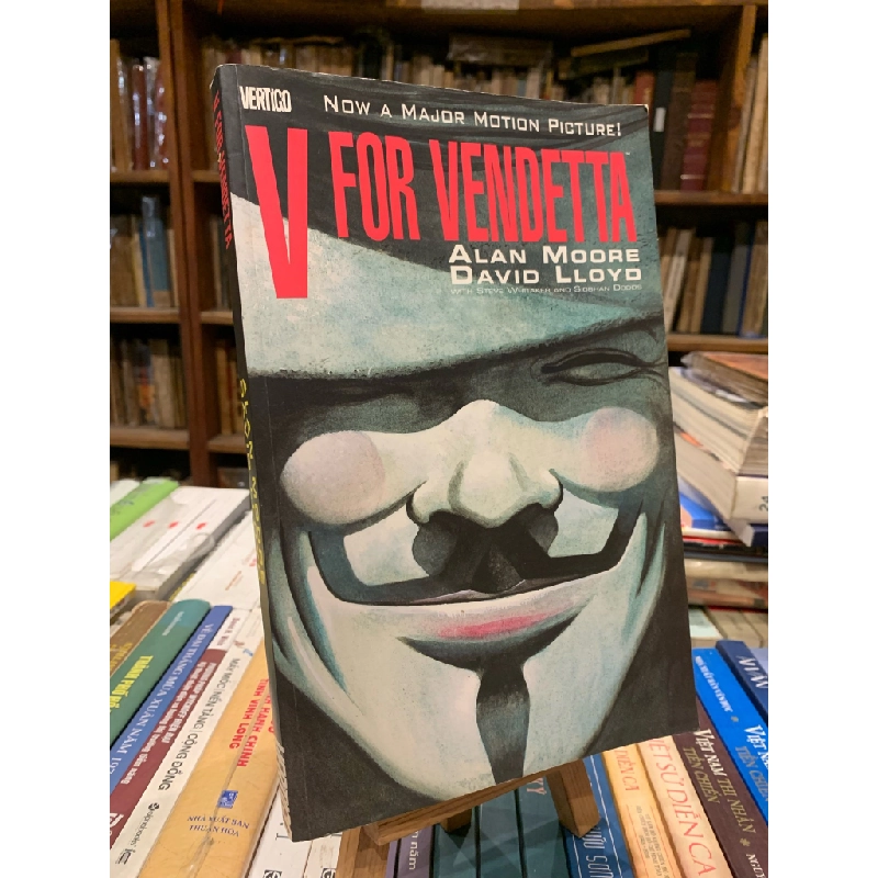 V FOR VENDETTA - Alan Moore and David Lloyd 199830