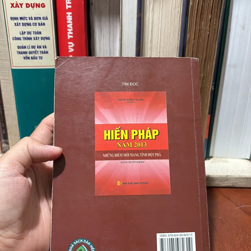 II Sách Chính Trị: Hiến Pháp Nước Cộng Hoà Xã Hội Chủ Nghĩa Việt Nam - 2017 747896