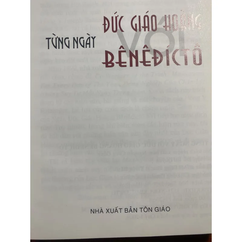 Từng ngày với Đức Giáo Hoàng Benedicto XVI - Suy niệm hàng ngày - Bìa cứng 751782