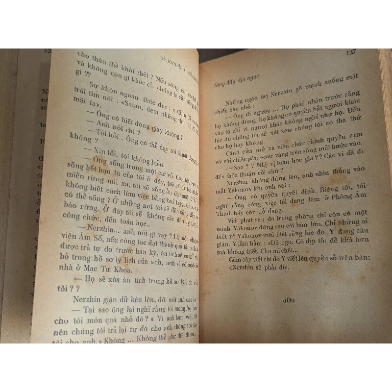 Tầng đầu địa ngục - Alexsandr I Solzhenitsyn ( bản dịch Hải Triều ) 495485