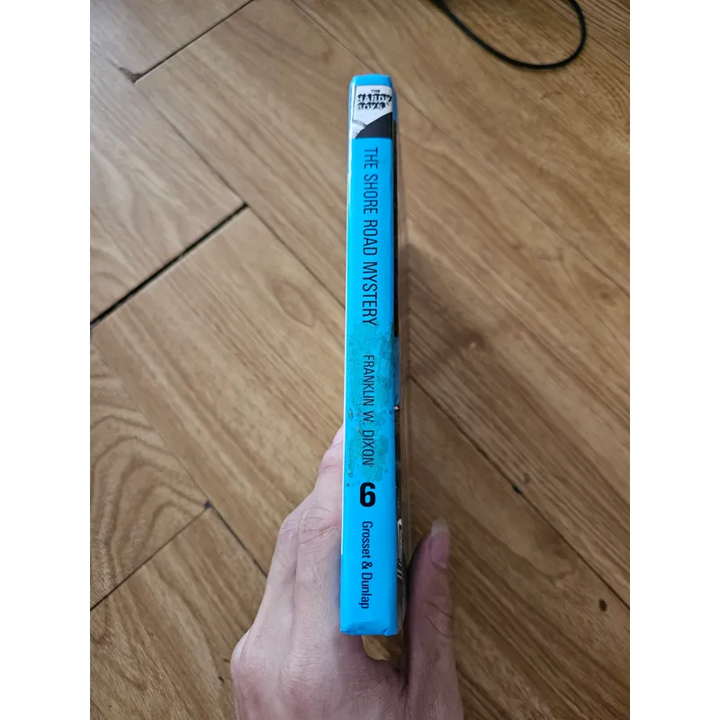 The Hardy Boys The Shore Road Mystery 6 
Giá 20k 655105