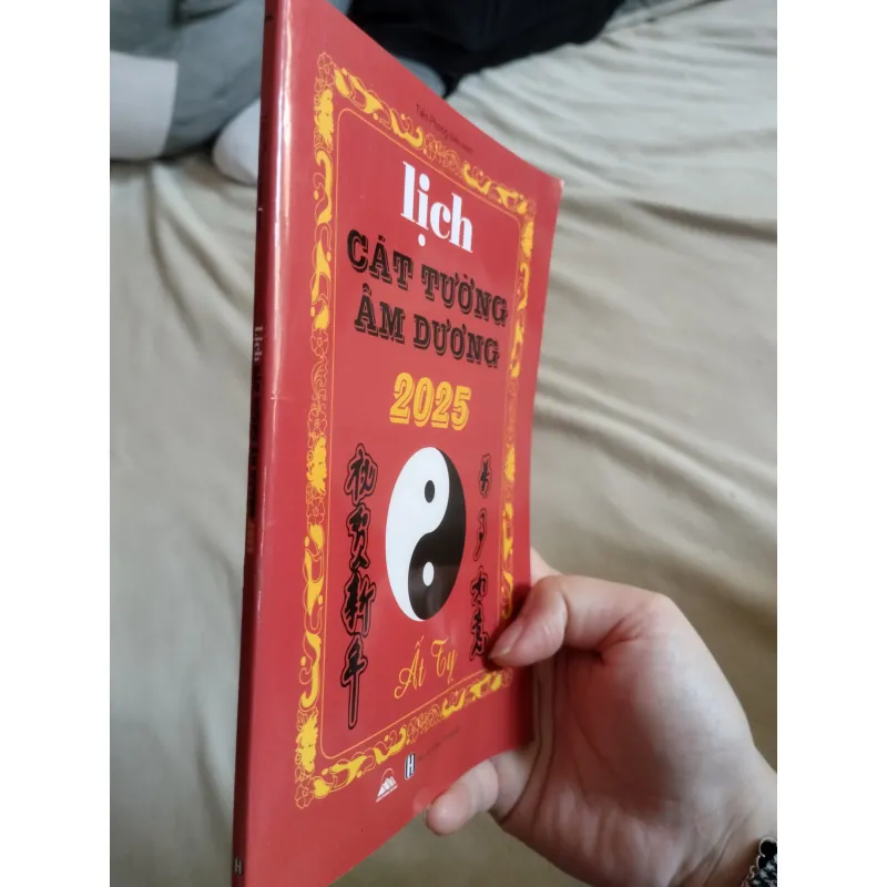 sách Lịch Âm Dương Cát Tường Năm Ất Tỵ 2025.  761633